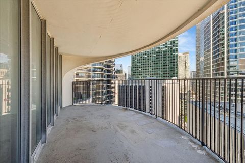 Tiny photo for 300 N State Street #2527, Chicago, IL 60654 (MLS # 12646357)