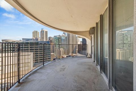 Tiny photo for 300 N State Street #2527, Chicago, IL 60654 (MLS # 12646357)