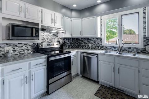 Tiny photo for 1203 ABBEY Lane, Marion, IL 62959 (MLS # QC4262903)