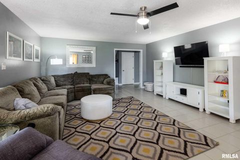 Tiny photo for 1203 ABBEY Lane, Marion, IL 62959 (MLS # QC4262903)