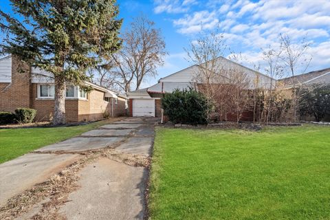 A home in Evergreen Park