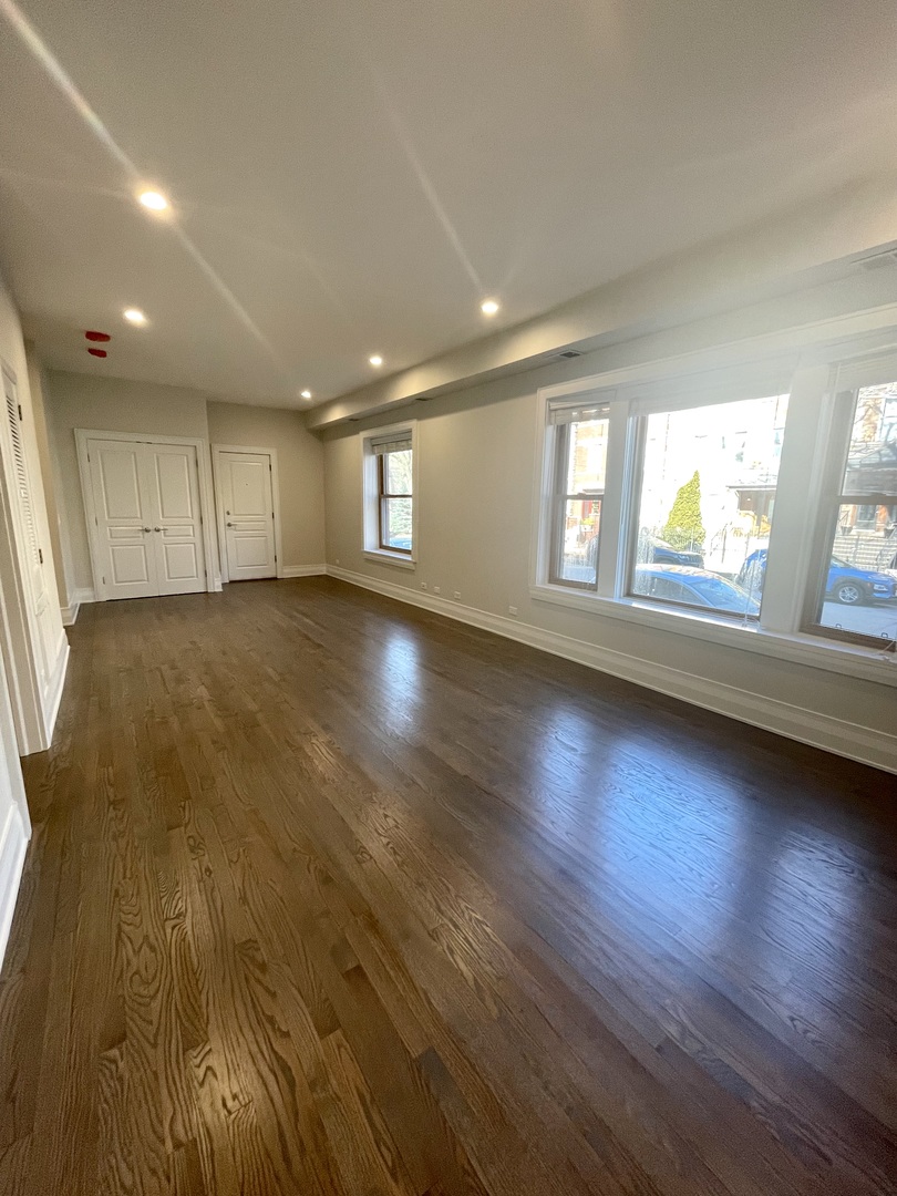 2543 W Iowa Street 3