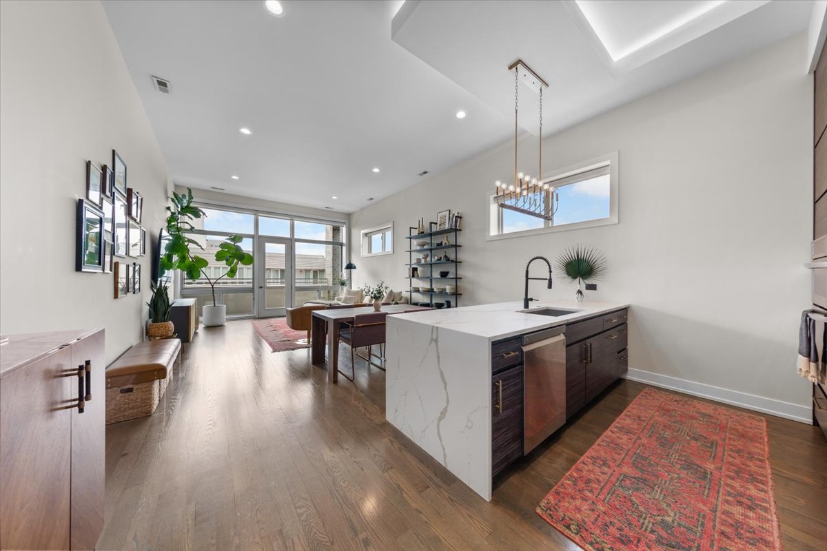 3024 W Armitage Avenue 7