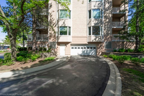 Tiny photo for 1705 Pavilion Way #208, Park Ridge, IL 60068 (MLS # 12689465)