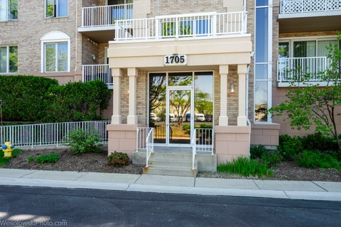 Tiny photo for 1705 Pavilion Way #208, Park Ridge, IL 60068 (MLS # 12689465)
