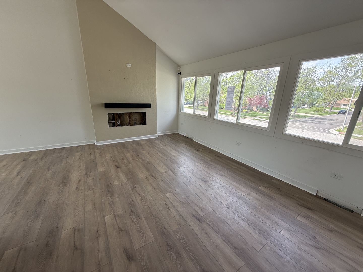 3307 Fountainbleau Drive
