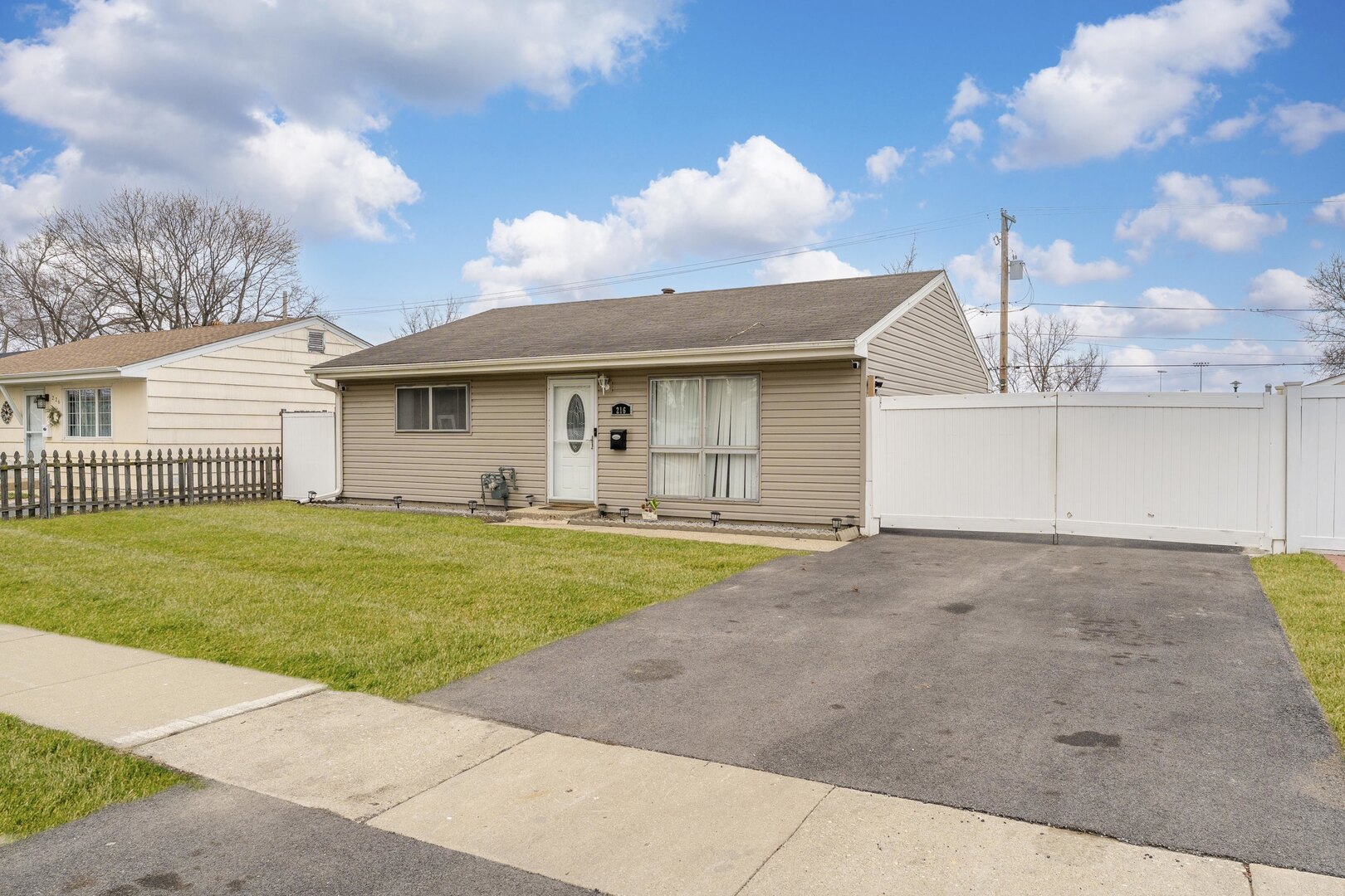 216 W Jeffery Avenue