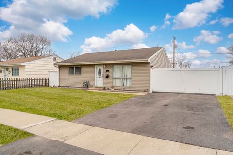 Tiny photo for 216 W Jeffery Avenue, Wheeling, IL 60090 (MLS # 12606423)