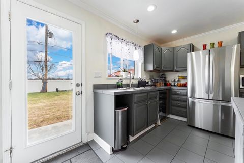 Tiny photo for 216 W Jeffery Avenue, Wheeling, IL 60090 (MLS # 12606423)