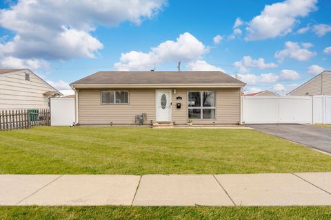 Photo of 216 W Jeffery Avenue, Wheeling, IL 60090 (MLS # 12606423)