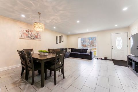 Tiny photo for 216 W Jeffery Avenue, Wheeling, IL 60090 (MLS # 12606423)