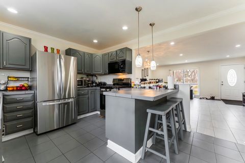 Tiny photo for 216 W Jeffery Avenue, Wheeling, IL 60090 (MLS # 12606423)