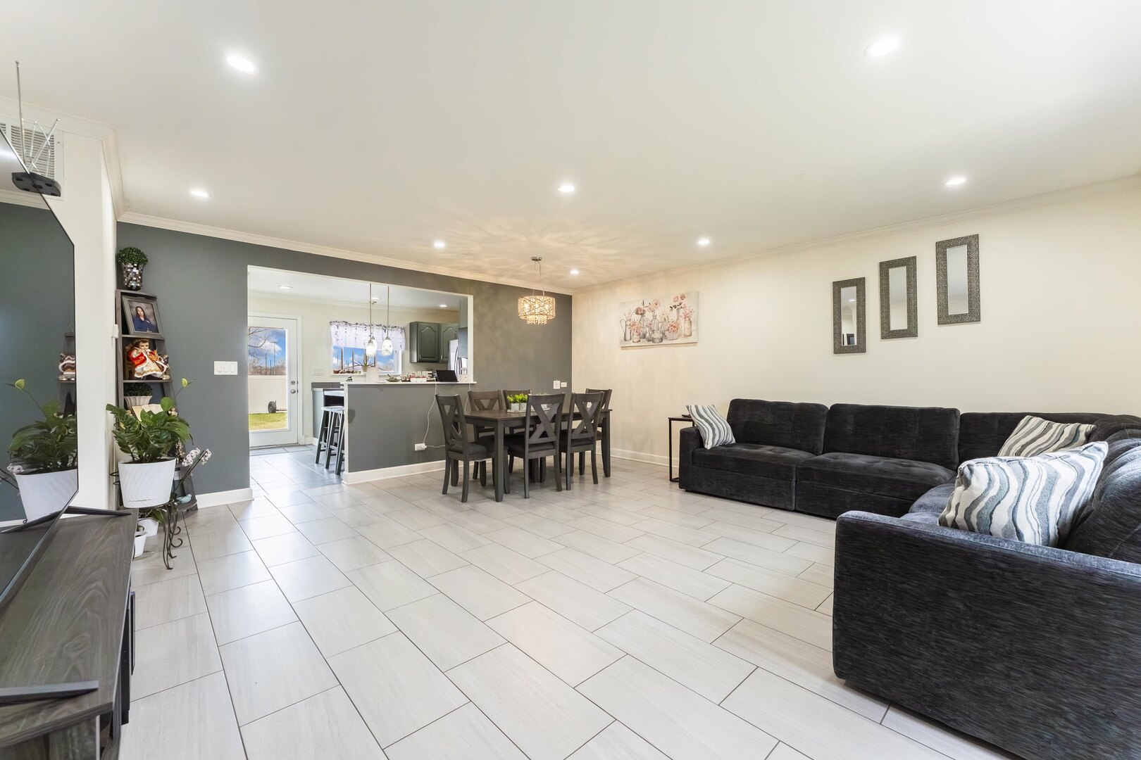 216 W Jeffery Avenue