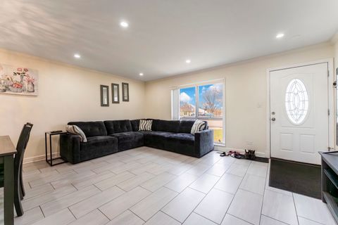 Tiny photo for 216 W Jeffery Avenue, Wheeling, IL 60090 (MLS # 12606423)