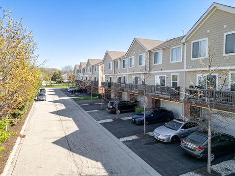 Tiny photo for 1452 Lakeridge Court, Mundelein, IL 60060 (MLS # 12625580)