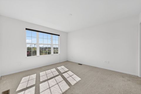 Tiny photo for 1452 Lakeridge Court, Mundelein, IL 60060 (MLS # 12625580)