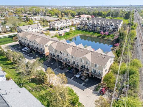 Tiny photo for 1452 Lakeridge Court, Mundelein, IL 60060 (MLS # 12625580)