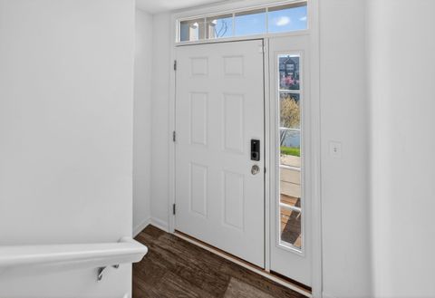 Tiny photo for 1452 Lakeridge Court, Mundelein, IL 60060 (MLS # 12625580)