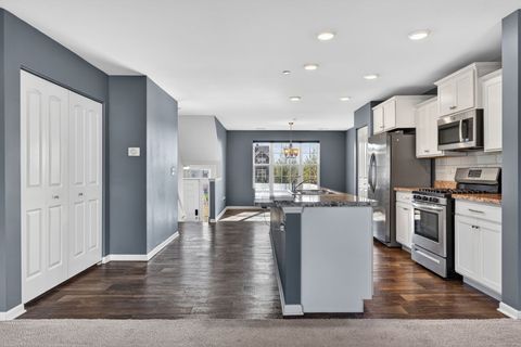 Tiny photo for 1452 Lakeridge Court, Mundelein, IL 60060 (MLS # 12625580)