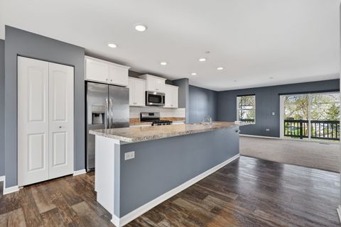 Tiny photo for 1452 Lakeridge Court, Mundelein, IL 60060 (MLS # 12625580)