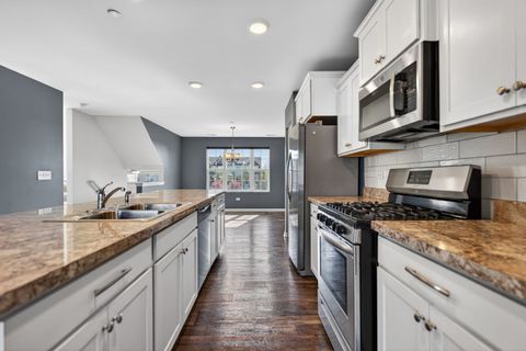 Tiny photo for 1452 Lakeridge Court, Mundelein, IL 60060 (MLS # 12625580)