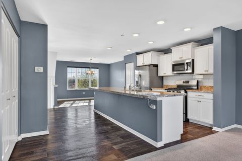 Tiny photo for 1452 Lakeridge Court, Mundelein, IL 60060 (MLS # 12625580)