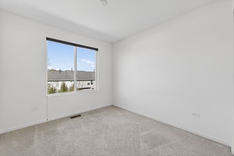 Tiny photo for 1452 Lakeridge Court, Mundelein, IL 60060 (MLS # 12625580)