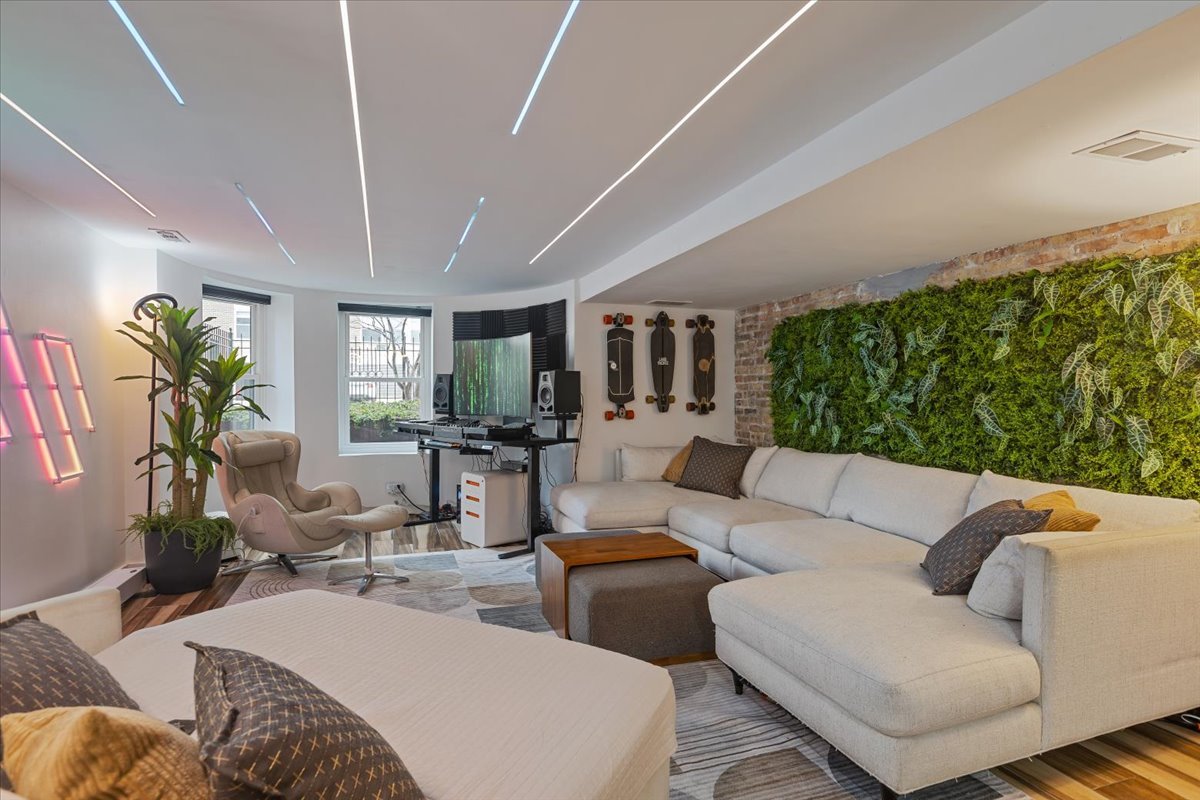 3020 N Sheridan Road GN