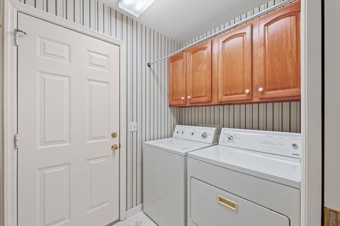 Tiny photo for 1722 Lakeside Drive, Champaign, IL 61821 (MLS # 12539822)