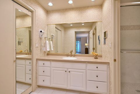 Tiny photo for 1 Oak Brook Club Drive #A105, Oak Brook, IL 60523 (MLS # 12486224)