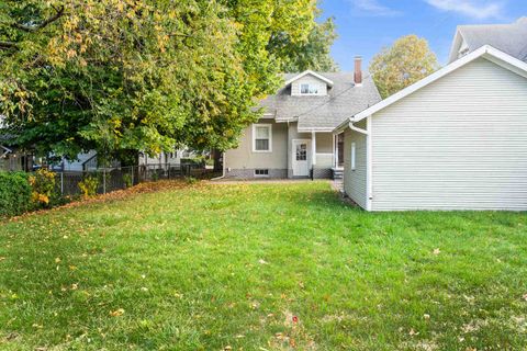 Tiny photo for 1906 E Taylor Street, Bloomington, IL 61701 (MLS # 12544284)