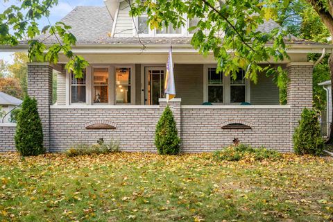 Tiny photo for 1906 E Taylor Street, Bloomington, IL 61701 (MLS # 12544284)