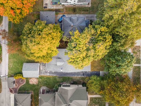 Tiny photo for 1906 E Taylor Street, Bloomington, IL 61701 (MLS # 12544284)