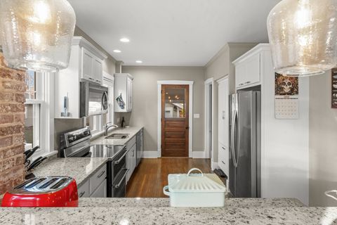 Tiny photo for 1906 E Taylor Street, Bloomington, IL 61701 (MLS # 12544284)