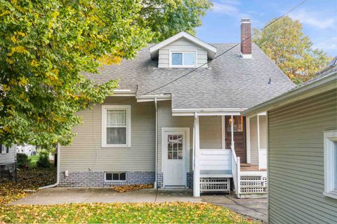 Tiny photo for 1906 E Taylor Street, Bloomington, IL 61701 (MLS # 12544284)