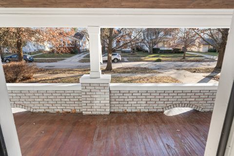 Tiny photo for 1906 E Taylor Street, Bloomington, IL 61701 (MLS # 12544284)