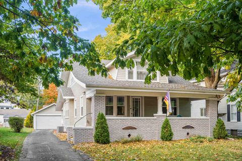 Photo of 1906 E Taylor Street, Bloomington, IL 61701 (MLS # 12544284)