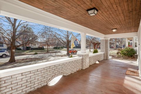 Tiny photo for 1906 E Taylor Street, Bloomington, IL 61701 (MLS # 12544284)