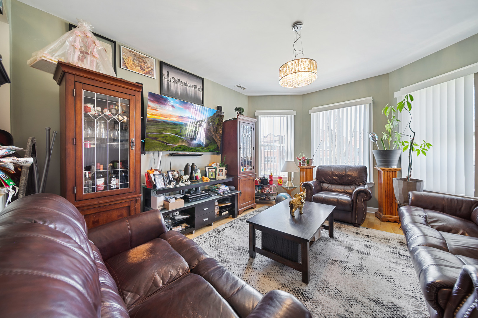 3355 N HAMLIN Avenue