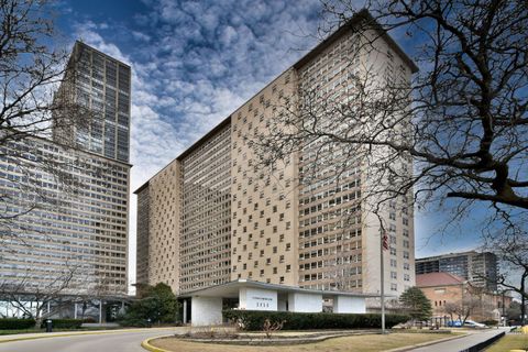 Photo of 3950 N LAKE SHORE Drive #1202, Chicago, IL 60613 (MLS # 12500773)