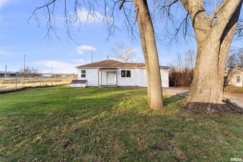 Photo of 3221 66TH Avenue, Moline, IL 61265 (MLS # 12580694)