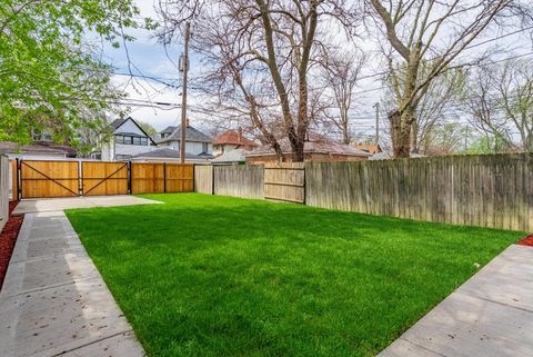 Tiny photo for 822 N Lockwood Avenue, Chicago, IL 60651 (MLS # 12485377)