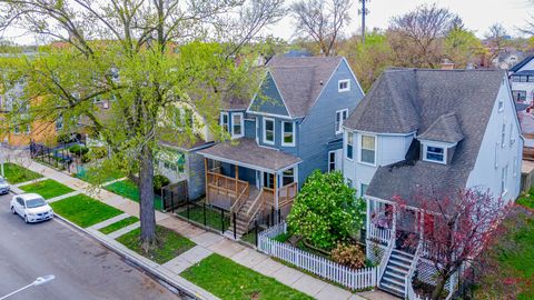 Tiny photo for 822 N Lockwood Avenue, Chicago, IL 60651 (MLS # 12485377)
