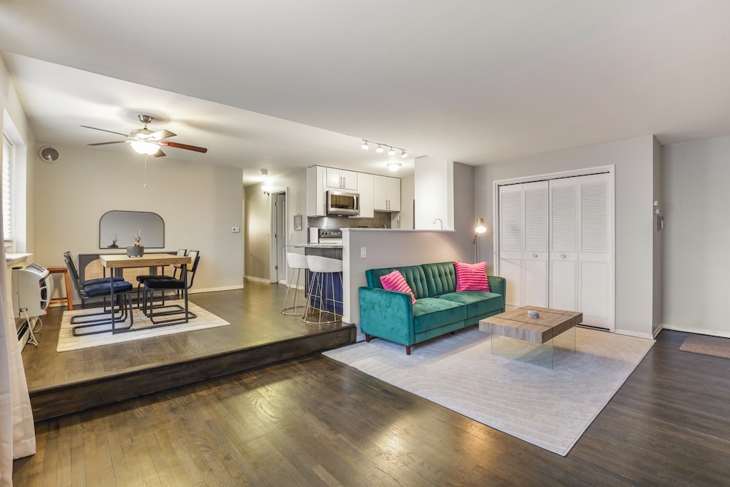4976 N Milwaukee Avenue 101