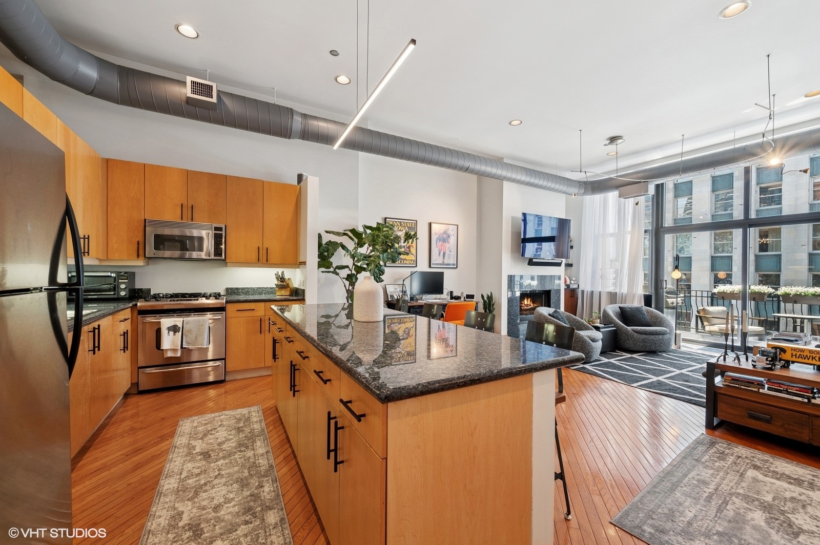 333 W HUBBARD Street 708