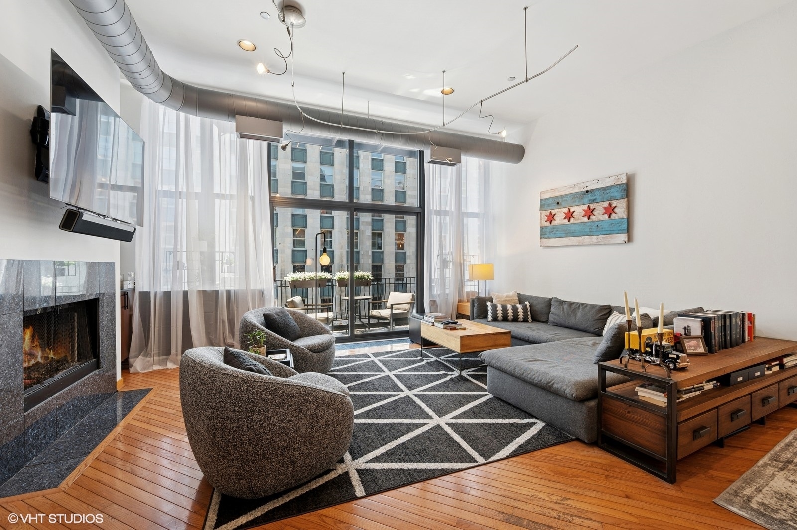 333 W HUBBARD Street 708