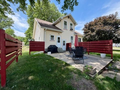 Tiny photo for 109 4th Avenue, Mendota, IL 61342 (MLS # 12659651)