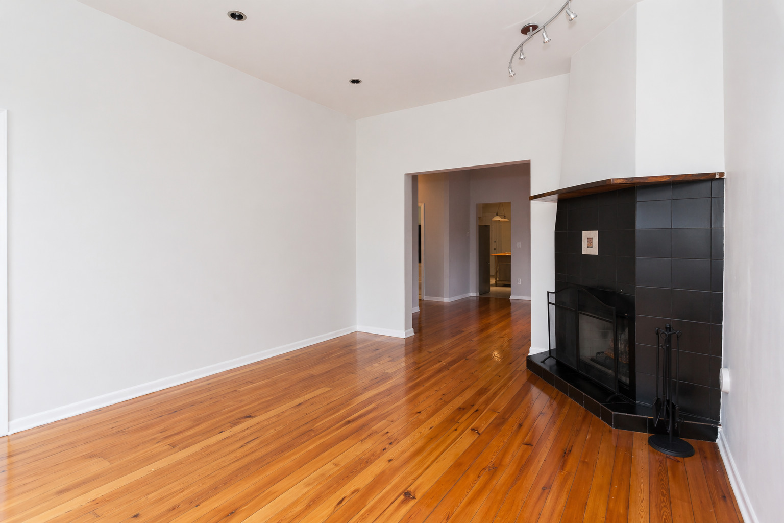2204 N Clybourn Avenue 3