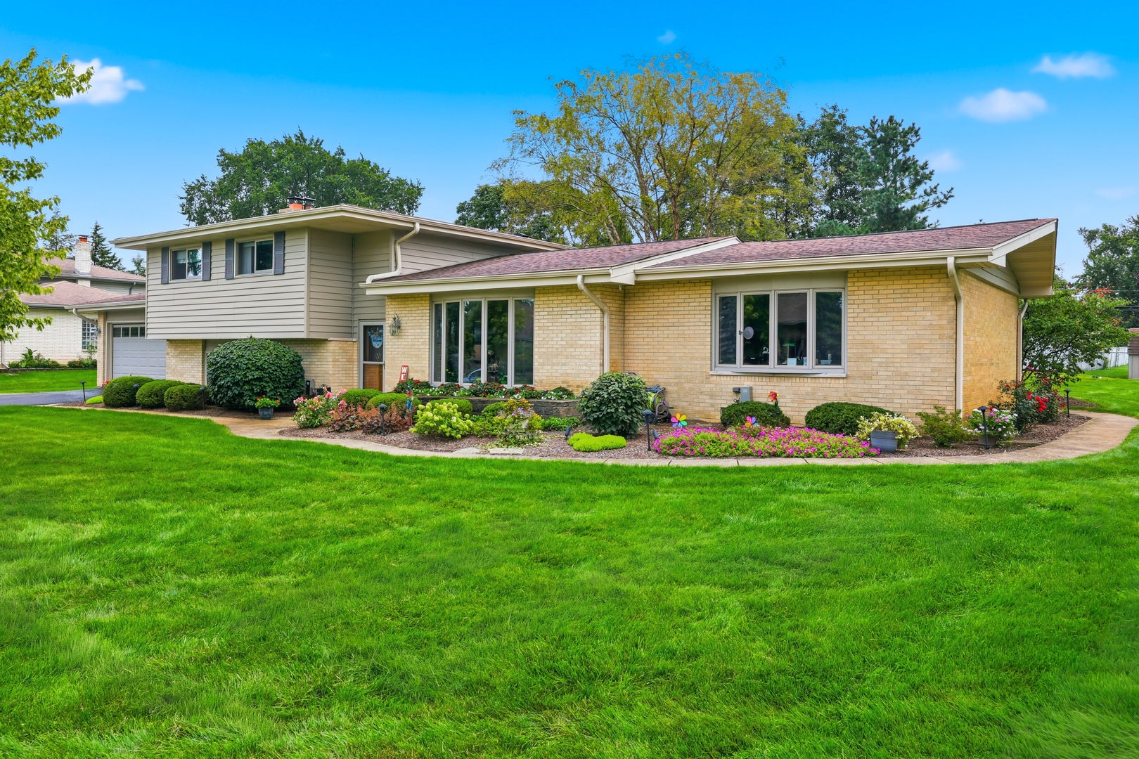 22W375 Walnut Avenue