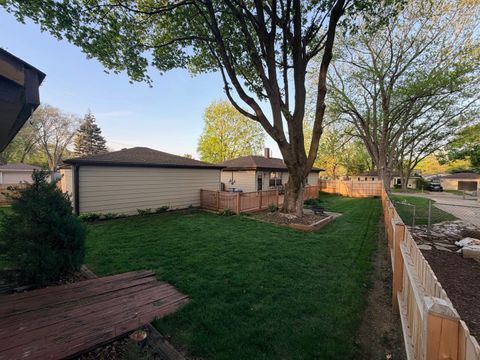 Tiny photo for 827 Sunbury Road, South Elgin, IL 60177 (MLS # 12627130)